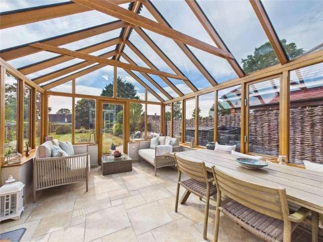 6 bed house for sale