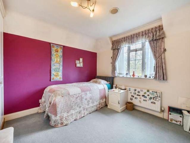 6 bed house for sale