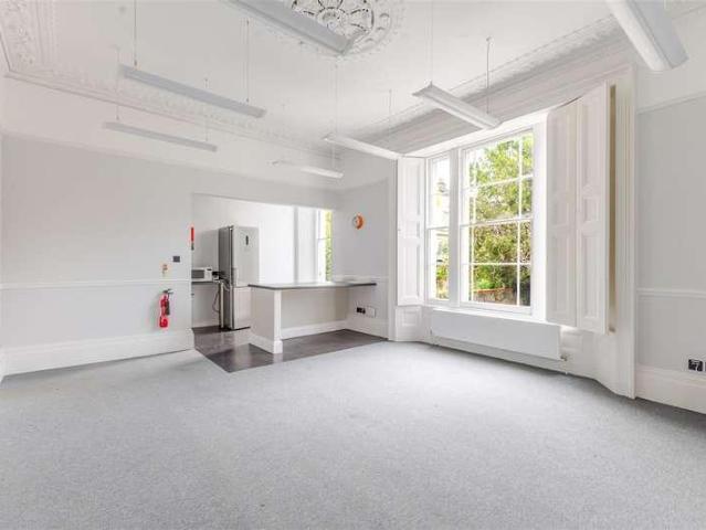 6 bed house for sale