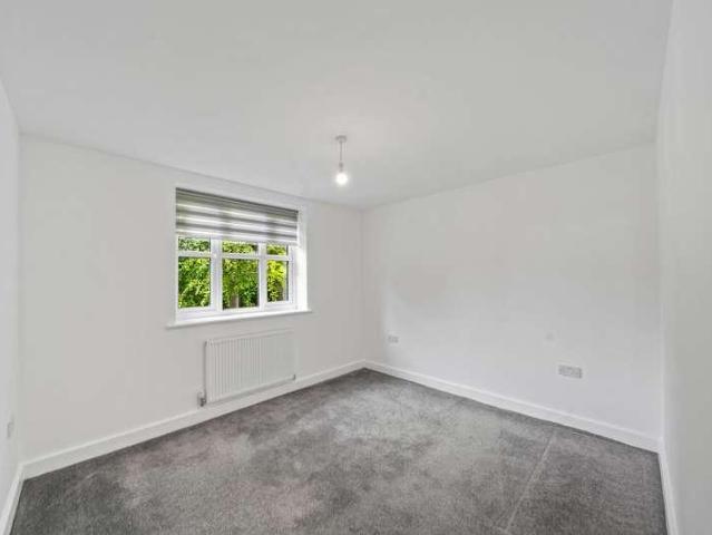 6 bed house for sale