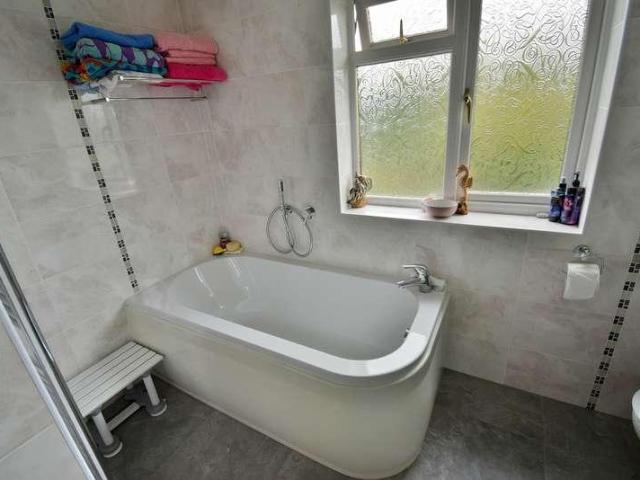 6 bed house for sale