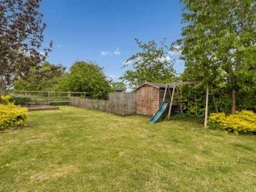 6 bed house for sale