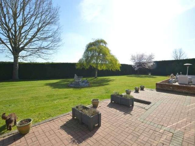 6 bed house for sale