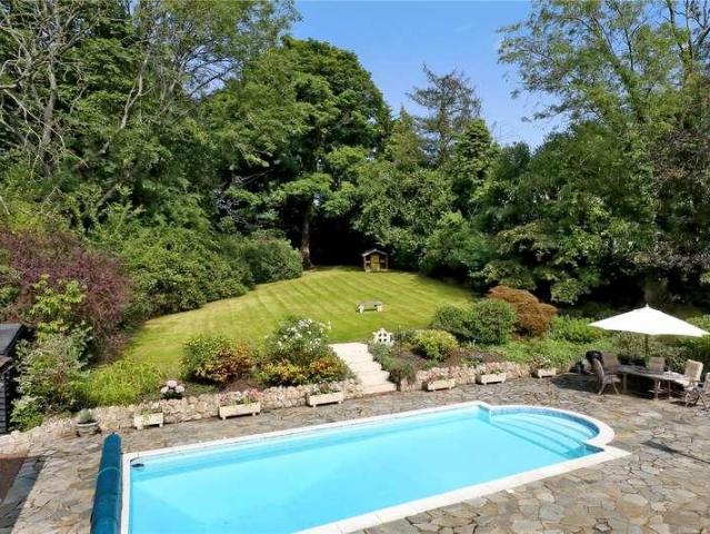 6 bed house for sale