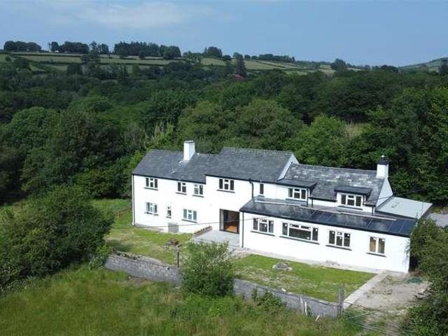 6 bed house for sale