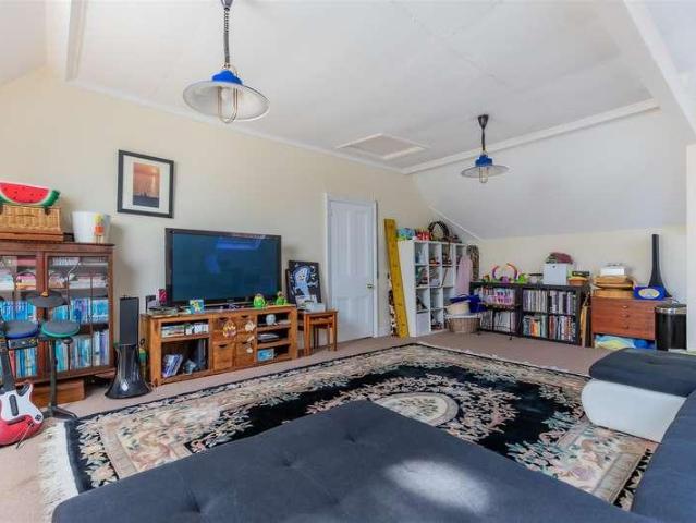 6 bed house for sale