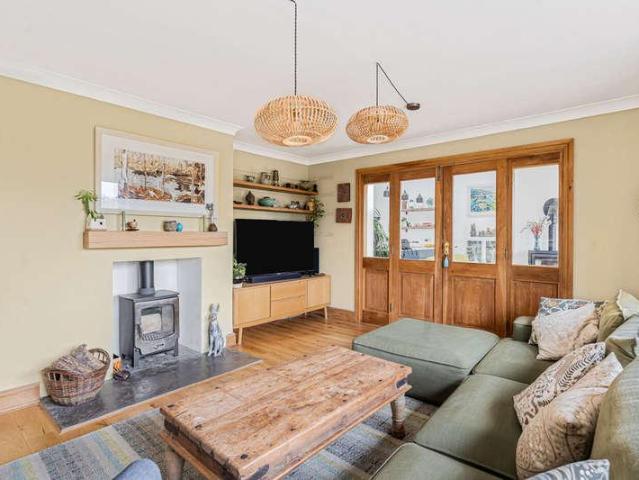 6 bed house for sale