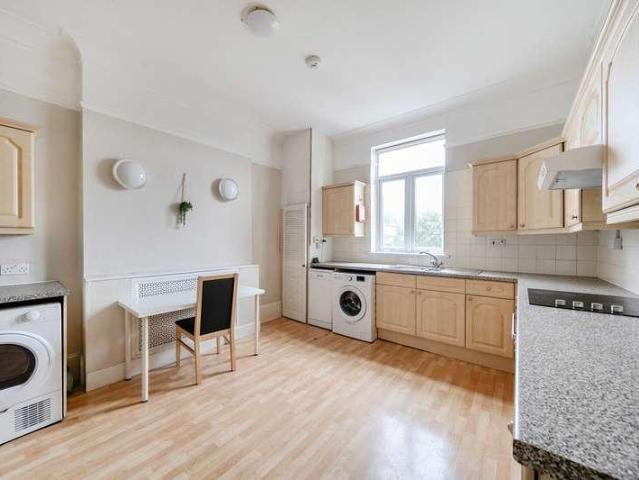 6 bed house for sale