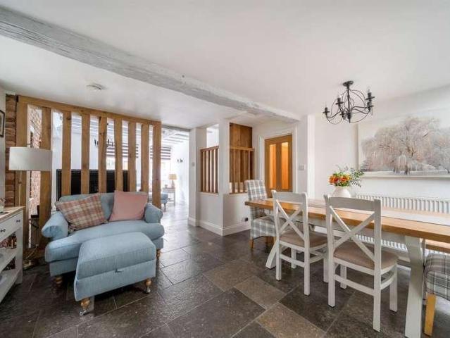 6 bed house for sale