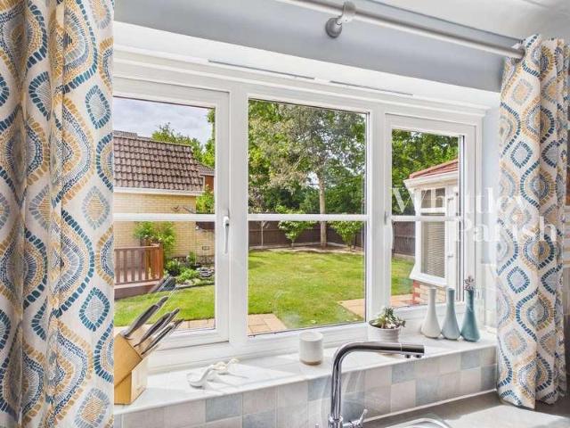 6 bed house for sale