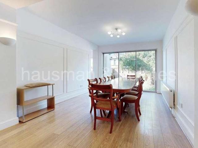 6 bed house for sale