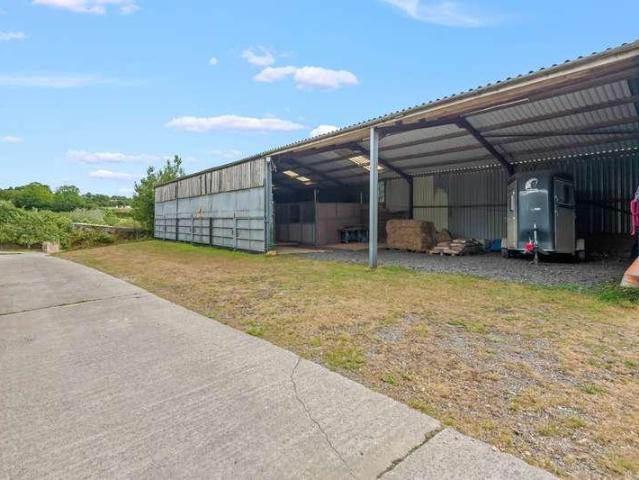 6 bed house for sale