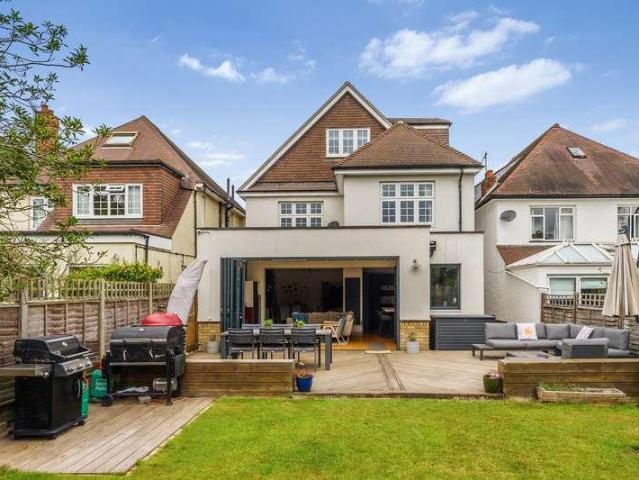 6 bed house for sale