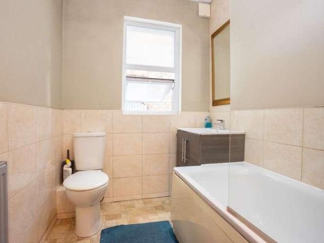 6 bed house for sale