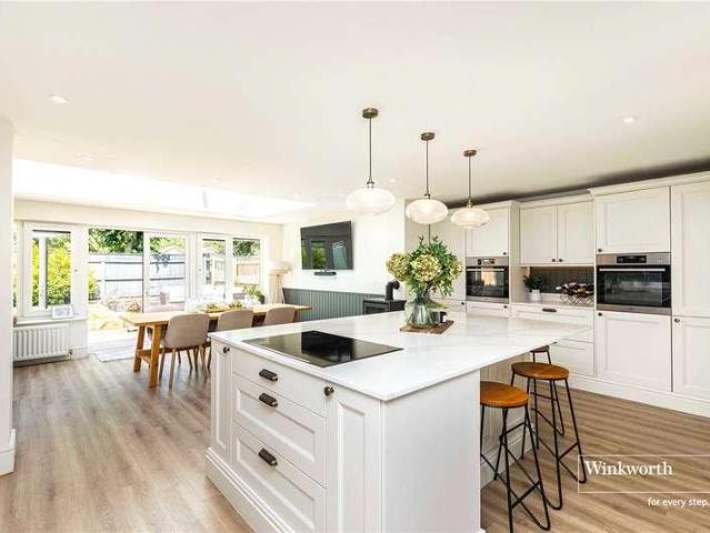 6 bed house for sale
