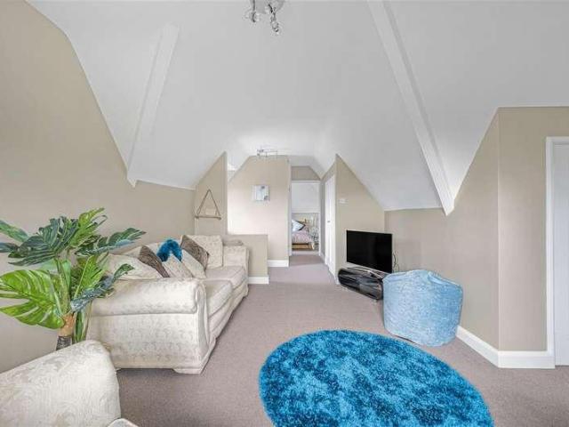 6 bed house for sale