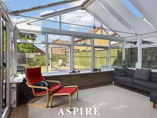 6 bed house for sale