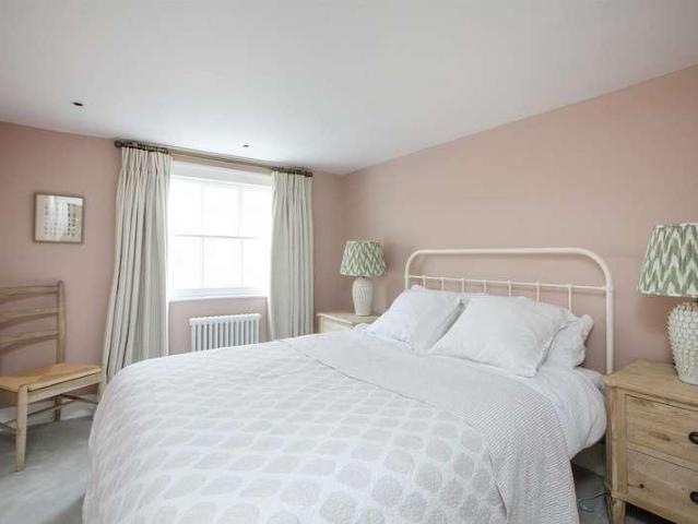 6 bed house for sale