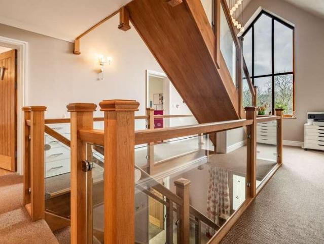 6 bed house for sale