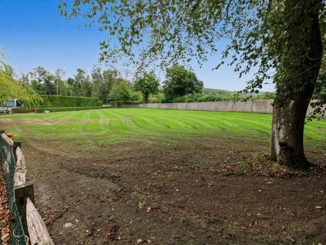 6 bed house for sale