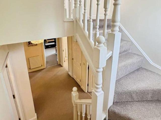 6 bed house for sale