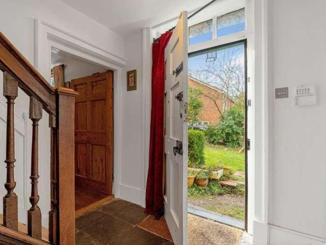 6 bed house for sale