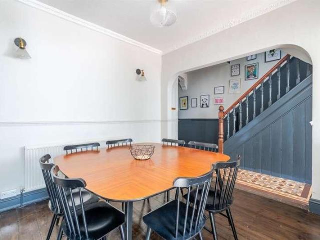 5 bed house for sale