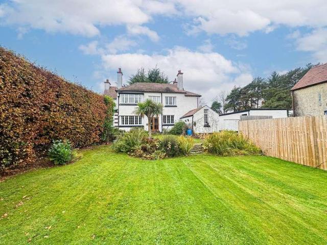 6 bed house for sale