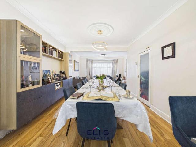 6 bed house for sale