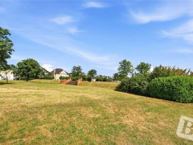 6 bed house for sale