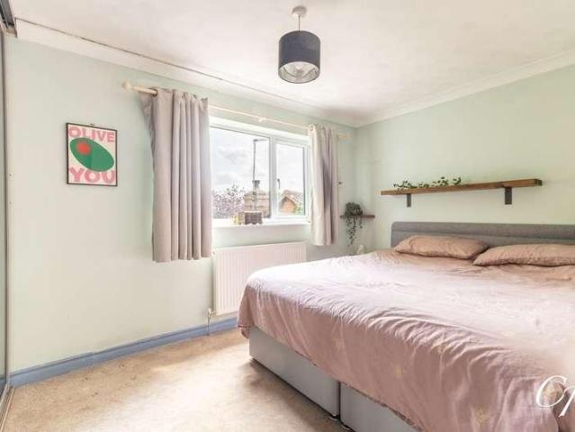 6 bed house for sale