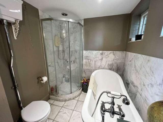 6 bed house for sale