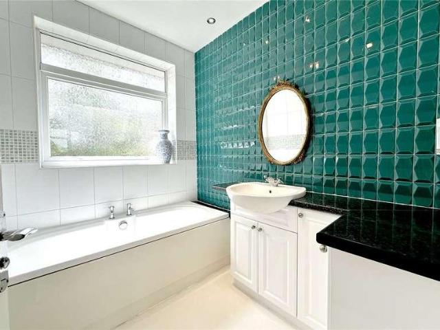 6 bed house for sale