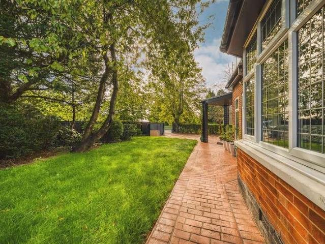 6 bed house for sale