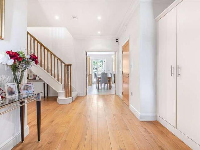 6 bed house for sale