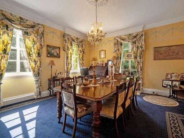 6 bed house for sale