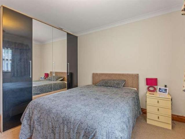 6 bed house for sale