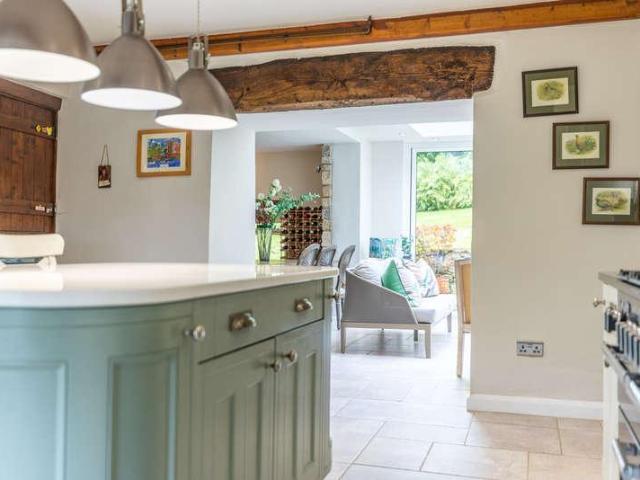 6 bed house for sale