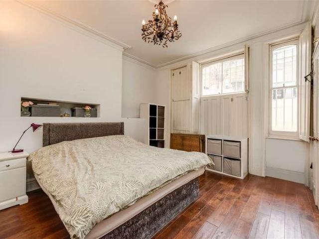 6 bed house for sale