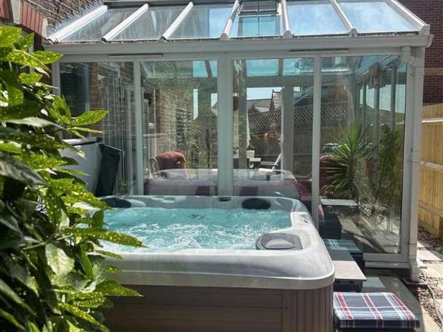 6 bed house for sale