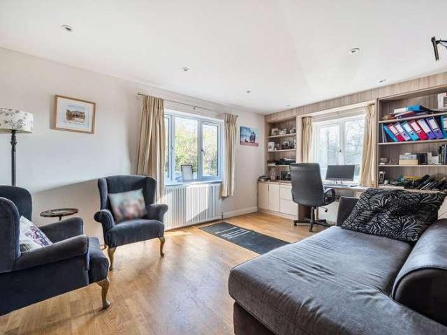 6 bed house for sale