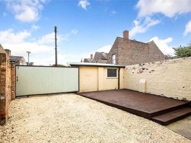 6 bed house for sale