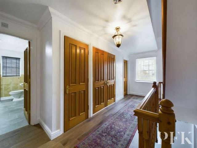 6 bed house for sale
