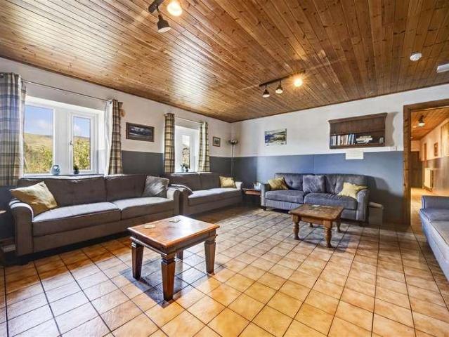 6 bed house for sale