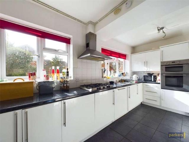 6 bed house for sale