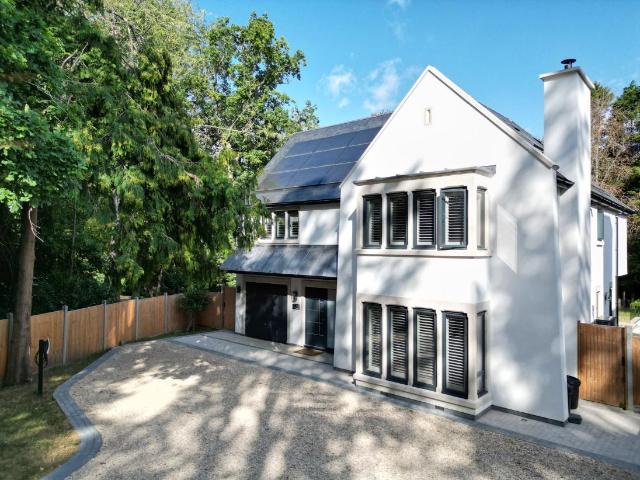 6 bed house for sale
