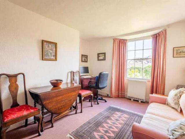 6 bed house for sale