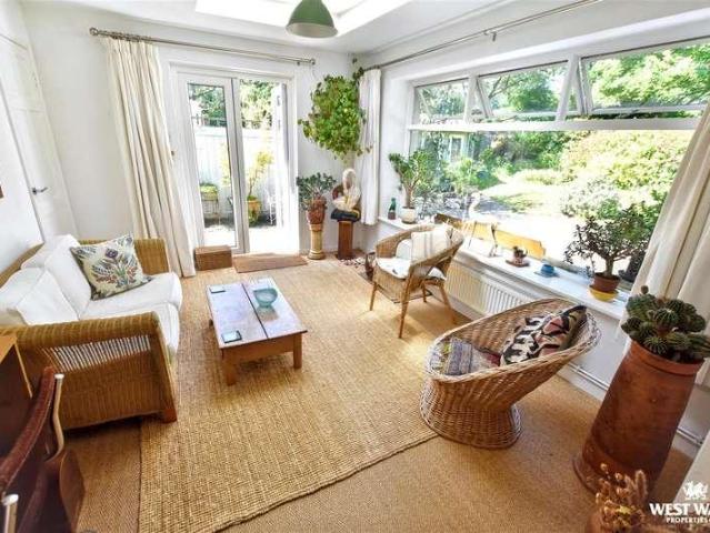 6 bed house for sale