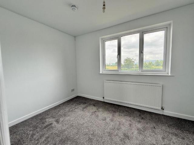 6 bed house for sale