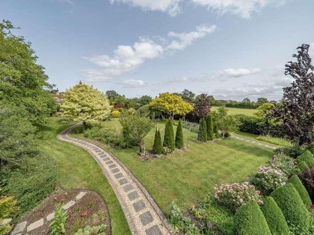 6 bed house for sale